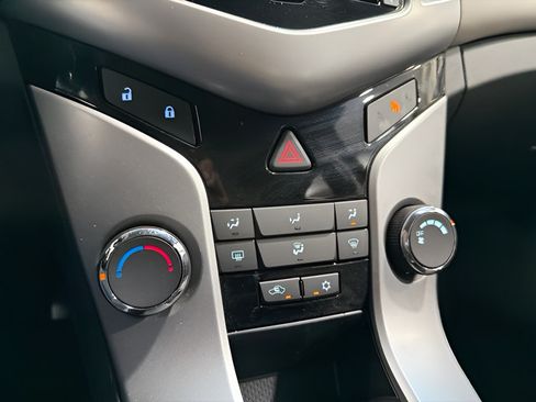 Used 2012 Chevrolet Cruze LS FWD image 18