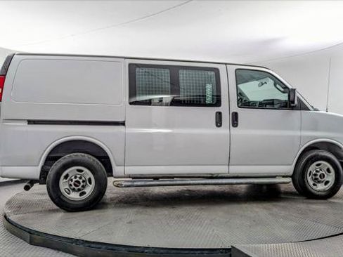 Used 2017 GMC Savana 2500 RWD image 9