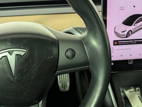 Used 2018 Tesla Model 3 Long Range RWD image 17