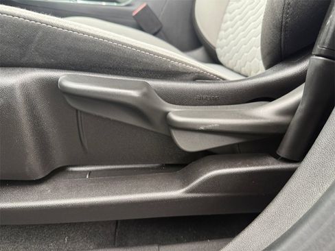 Used 2019 Chevrolet Equinox LS image 10