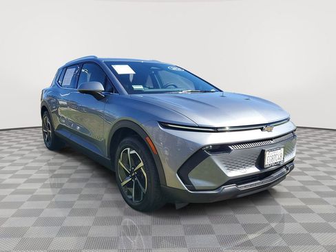 Used 2026 Chevrolet Equinox EV LT image 2