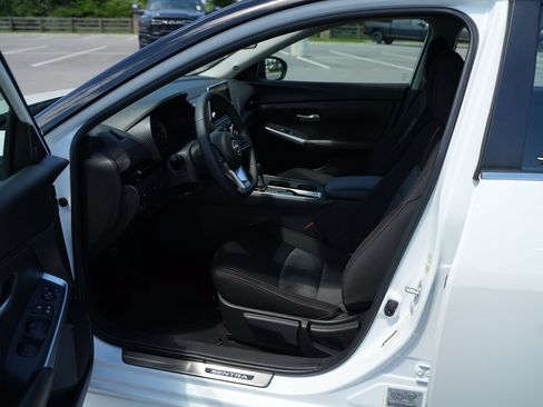 Used 2025 Nissan Sentra SR FWD image 10