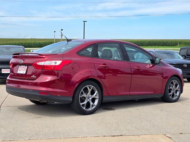 Used 2014 Ford Focus SE w/ Equipment Group 201A FWD image 8