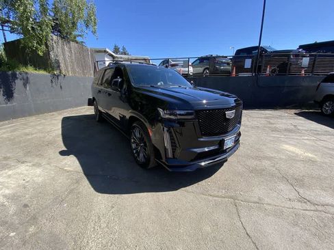 Certified 2024 Cadillac Escalade ESV V w/ LPO, ONYX Package AWD/4WD image 8