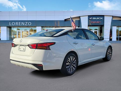 Used 2025 Nissan Altima 2.5 SV FWD image 5