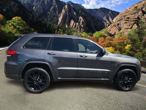 Used 2018 Jeep Grand Cherokee Altitude AWD/4WD image 2