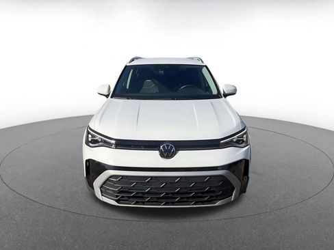 Used 2025 Volkswagen Taos SE image 4