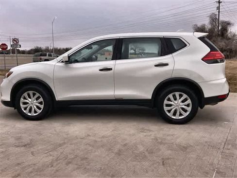 Used 2017 Nissan Rogue S image 4