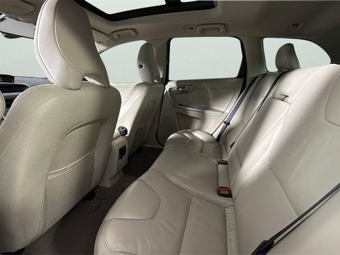 Used 2010 Volvo XC60 T6 image 43