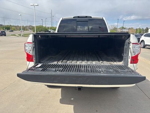 Used 2018 Nissan Titan SL w/ Chrome Package image 41