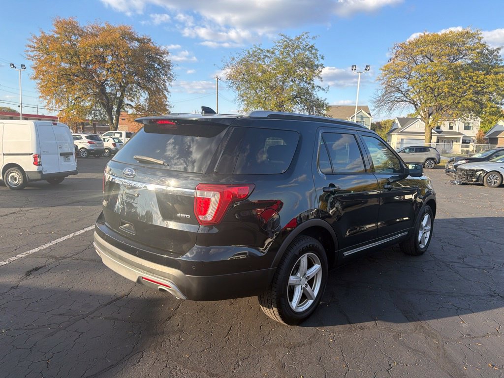 Used 2016 Ford Explorer XLT w/ Equipment Group 202A AWD/4WD image 6