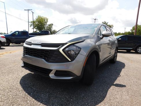 Used 2023 Kia Sportage LX FWD image 4