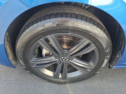 Used 2023 Volkswagen Jetta SE w/ Panoramic Sunroof Package FWD image 4