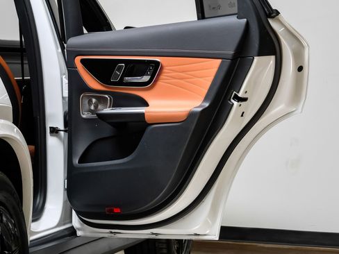 Used 2024 Mercedes-Benz GLC 300 4MATIC image 45