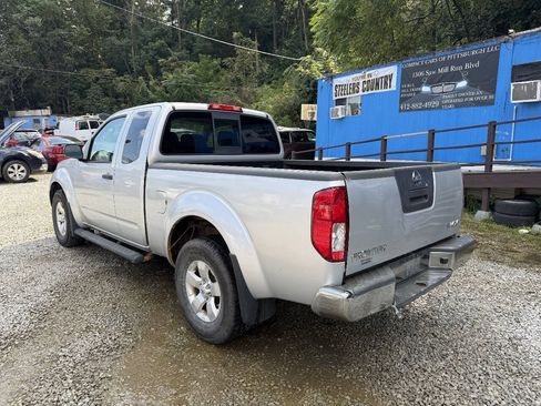 Used 2011 Nissan Frontier SV AWD/4WD image 9