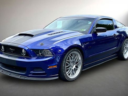 Used 2013 Ford Mustang GT Premium w/ Electronics Pkg RWD image 3