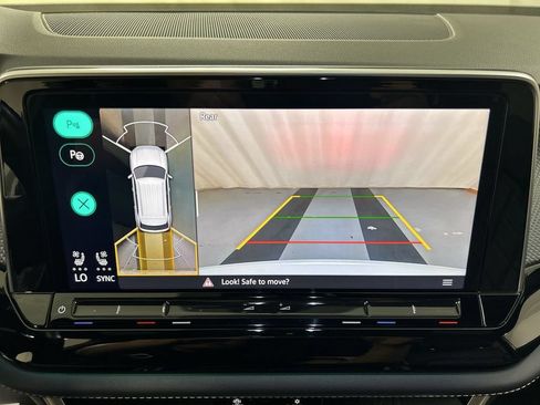 Certified 2024 Volkswagen Atlas Cross Sport SEL Premium R-Line AWD/4WD image 15