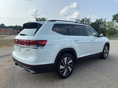 Used 2024 Volkswagen Atlas SE AWD/4WD image 13
