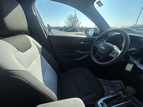 Used 2025 Chevrolet Trax LS image 10