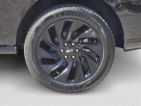 New 2025 Lincoln Navigator Reserve w/ Jet Appearance Package image 9