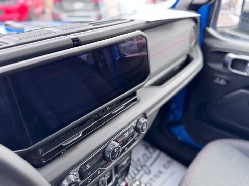 Used 2025 Jeep Wrangler Unlimited Rubicon image 33