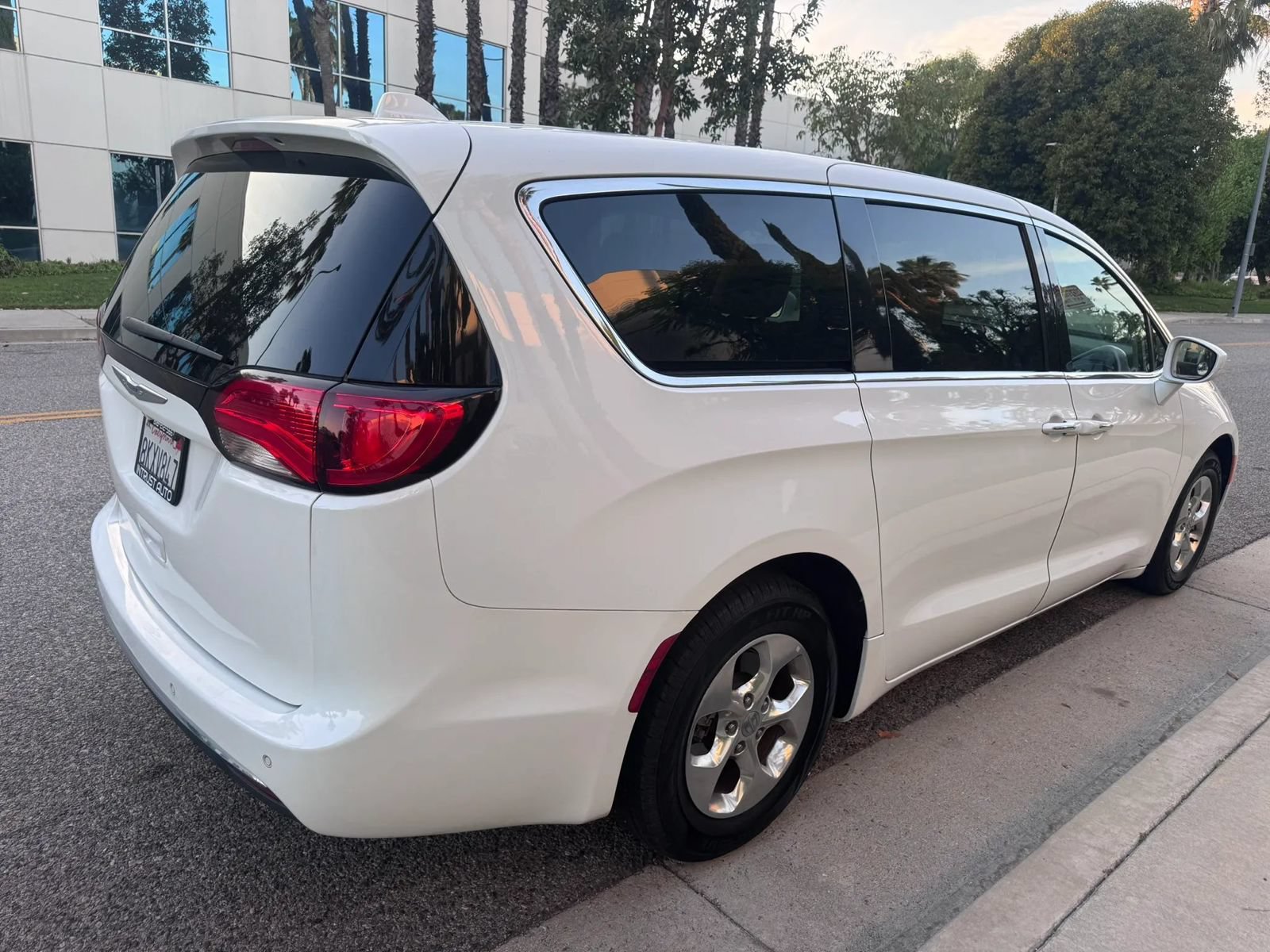Used 2019 Chrysler Pacifica Touring Plus FWD image 6