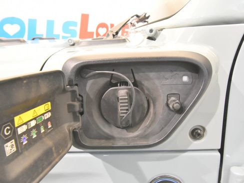 Used 2024 Jeep Wrangler Unlimited AWD/4WD image 16