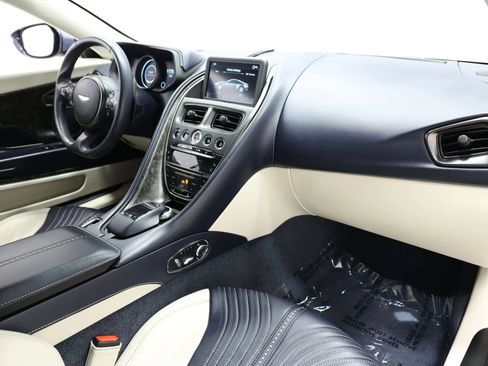 Used 2019 Aston Martin DB11 Coupe RWD image 83