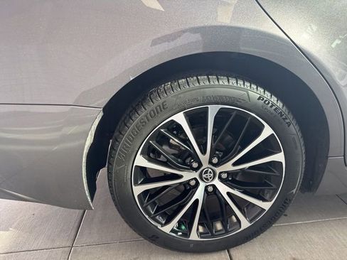 Used 2020 Toyota Camry SE image 11