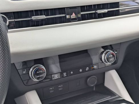 Used 2025 Mitsubishi Outlander SE FWD image 23