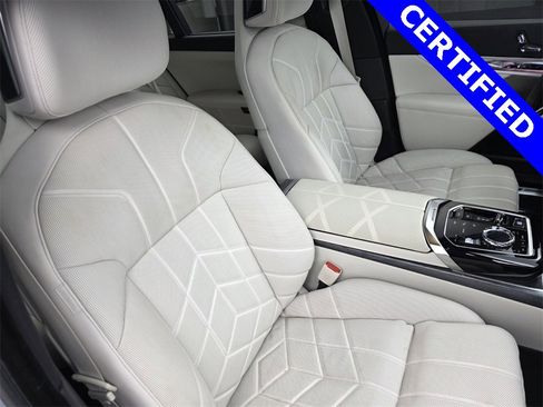 Used 2023 BMW 760i xDrive w/ Luxury Rear Seating Package image 28