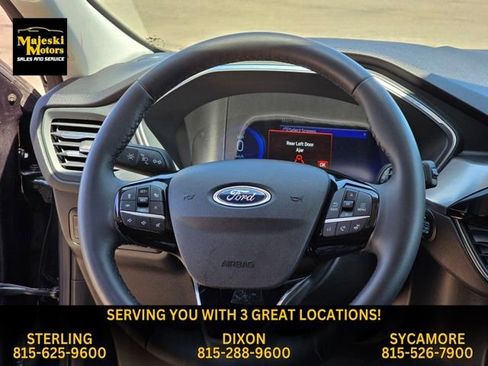 Used 2022 Ford Escape Titanium image 28