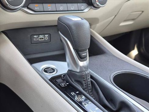 Used 2025 Nissan Altima 2.5 SV FWD image 12
