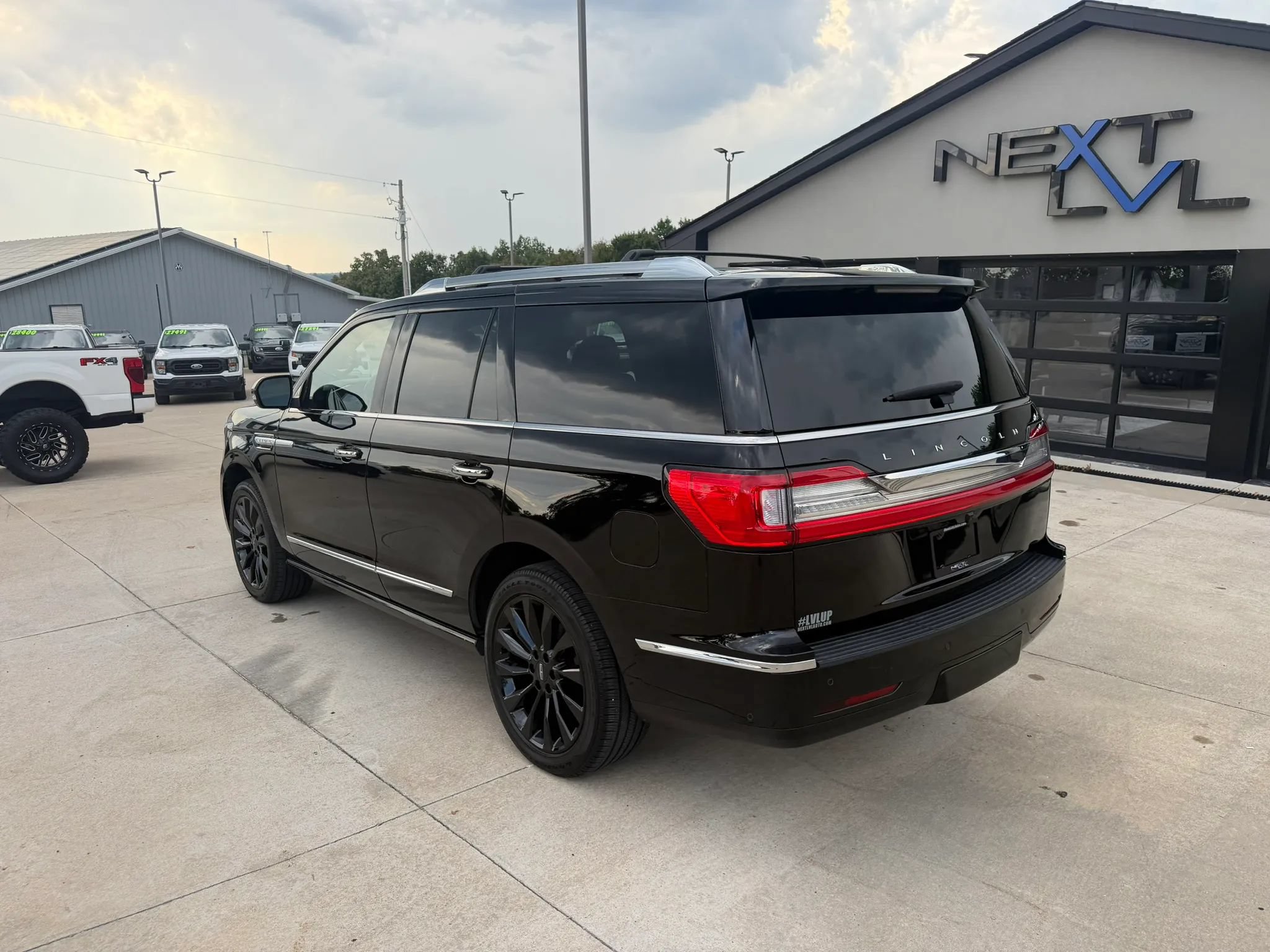Used 2018 Lincoln Navigator Select w/ Technology Package AWD/4WD image 7