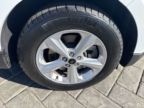 Used 2024 Ford Edge SE image 4