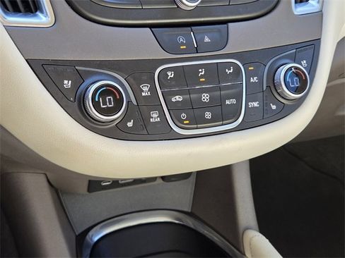 Used 2024 Chevrolet Malibu LT image 34