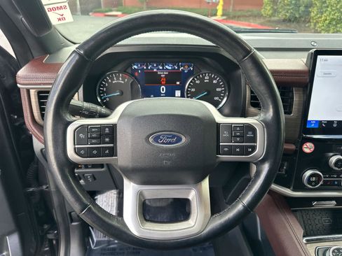 Used 2024 Ford Expedition Limited image 15