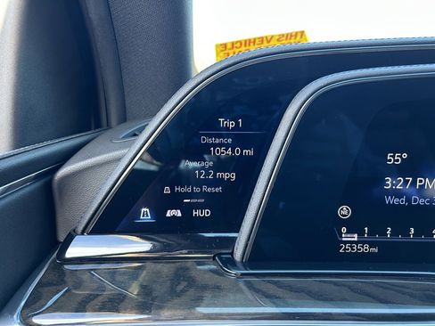 Used 2024 Cadillac Escalade ESV Premium Luxury image 28