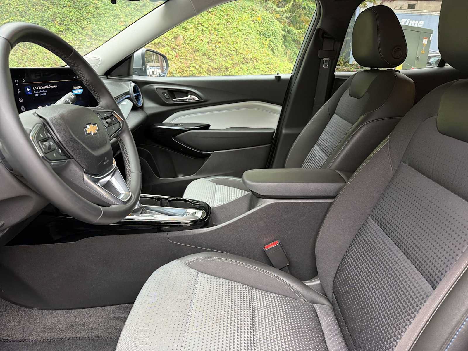Used 2025 Chevrolet Trax LT w/ Driver Confidence Package FWD image 18