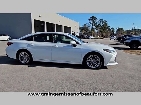 Used 2020 Toyota Avalon Limited image 35