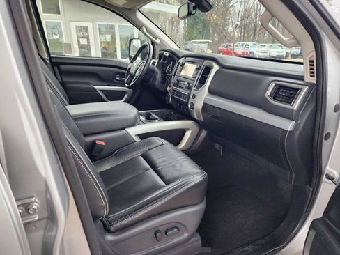 Used 2018 Nissan Titan PRO-4X w/ Pro-4x Convenience Package image 18