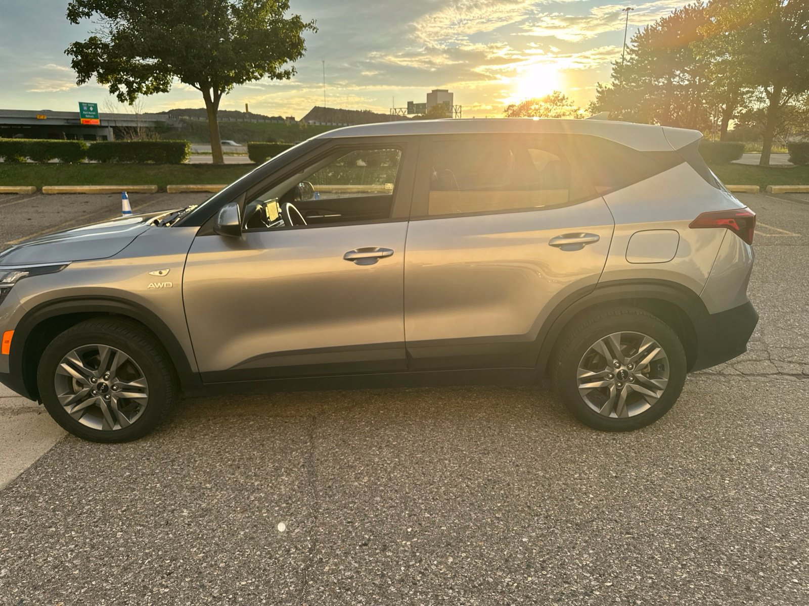 Used 2022 Kia Seltos LX AWD/4WD image 3