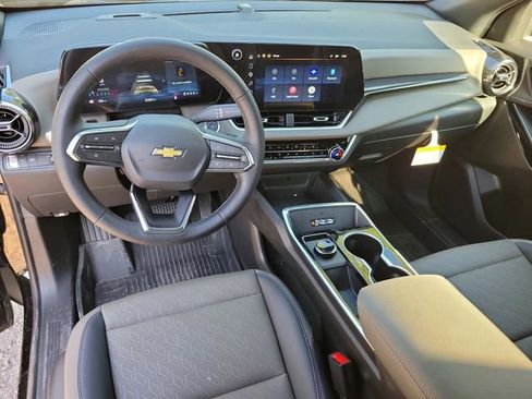 Used 2026 Chevrolet Equinox LT w/ Convenience Package II FWD image 17