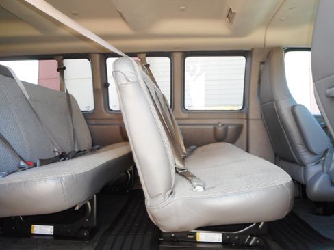 Used 2017 Chevrolet Express 3500 LT w/ LT Preferred Equipment Group RWD image 21