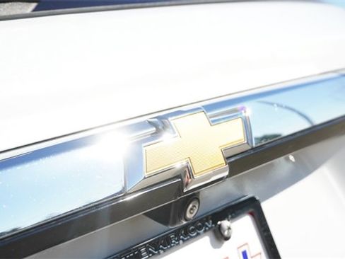 Used 2023 Chevrolet Traverse LT image 12