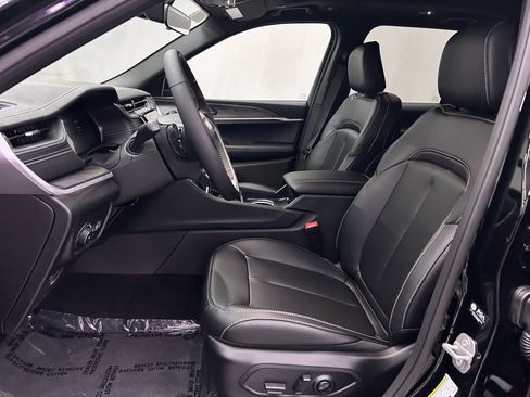 New 2025 Jeep Grand Cherokee Limited w/ Black Appearance Package image 15