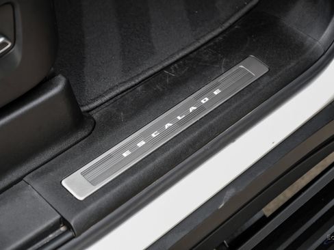 Used 2024 Cadillac Escalade ESV V AWD/4WD image 53