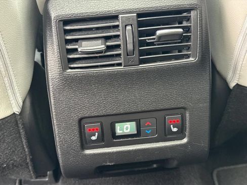 Used 2025 Mitsubishi Outlander AWD image 14