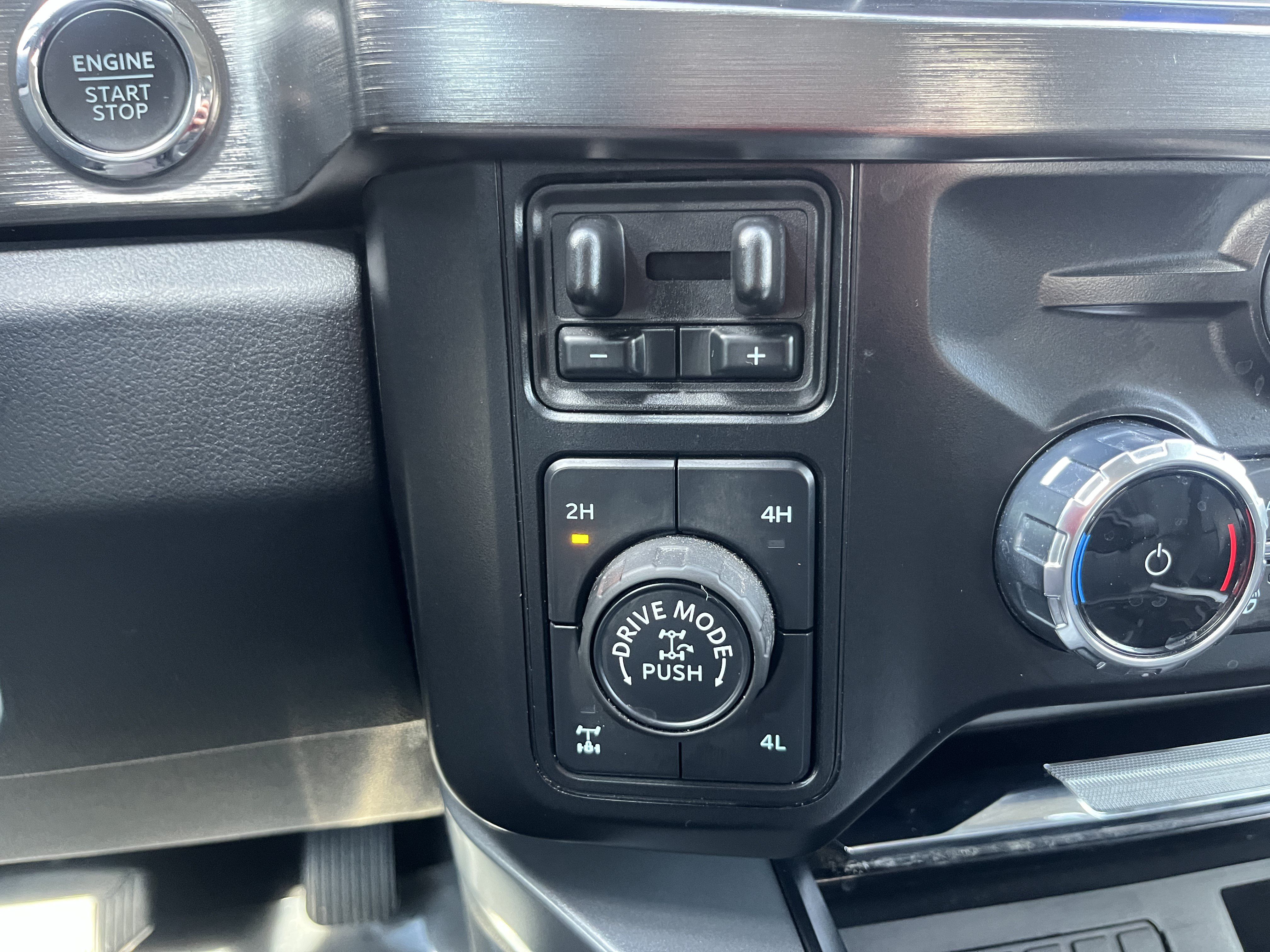 Used 2024 Ford F250 Lariat w/ Lariat Ultimate Package AWD/4WD image 25