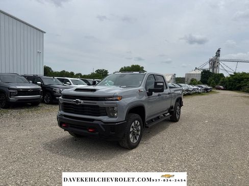 Used 2025 Chevrolet Silverado 2500 Custom w/ Custom Value Package AWD/4WD image 1